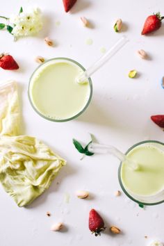 When I took my first sip of the final, many-trialed version of this Orange Blossom Pistachio Milk, I gasped. Its flavor profile was so surprising, so divine, and so close to how I had dreamily hoped... Smoothie Kale, Easter Sugar Cookies, Milk Smoothie, Fingerfood Party, Nut Milk Bag, Raw Diet, Raw Food Diet