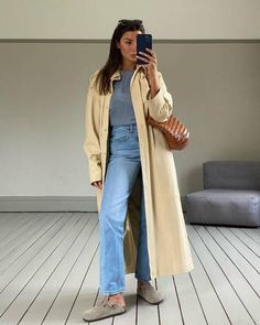 Birks Boston, Minimalist Spring Outfits, Outfit Minimalista, Birkenstock Boston Outfit, Birks Outfit, Clog Outfit, Moda Over 40, Clogs Outfits, Boston Outfits