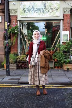 Retro Style Hijab 90s, Vintage Style Hijab, Retro Hijab, Outfits Vintage Retro, Style Vintage Outfits, Plaid Outfits Fall, Vintage Outfits 90s, Cosy Outfit, Outfits Hijab