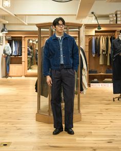 포스트 오버올(Post Overalls) Deep Washed Indigo Ranchero 2 Jacket & 아나토미카(Anatomica) Royal Marine Pants II Navy Styles. 봄에 입기 좋은 포스트 오버올의 Deep Washed Indigo Ranchero 2 Jacket 과 아나토미카의 Royal Marine Pants II Navy 편안한 실루엣과 시즌의 구분 없이 즐기기 좋은 원단의 터치감까지 다양한 스타일과 즐기실 수 있습니다. Jacket Post Overalls 1108R-12DW Deep Washed Indigo Ranchero 2 Jacket(M) Shirts Post Overalls 1208 Indigo New Shirt L/S Shirt (M) Pants Anatomica Royal Marine Pants II Navy(34) Shoes Crockett&Jones Boston Black 제품은 모드맨 온,오프라인 스토어... Taipei Outfit, Blue Flannel Outfits Men, Blue Flannel Outfits, Black Jean Jacket Outfit, Navy Jacket Outfit, Americana Fashion Men, Navy Pants Outfit, Shirt Jacket Outfit, Dark Jeans Outfit