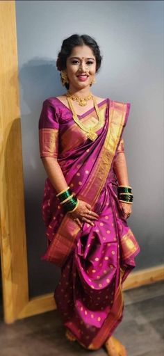 Purple Navari Saree Marathi Bride, Navwari Blouse Back Design, Navvari Sadi Pattern, Peshwai Nauvari Saree Look, Navvari Sadi Look, Peshwai Look, Nauvari Saree Brides, Nauvari Saree Look