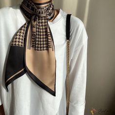 Small Neck Scarves, Small Silk Scarf, Ways To Wear A Scarf, Tie Hair, Graduation Theme, Hair Ribbons, Scarf Women Fashion, Belt Tie, Vintage Silk Scarf