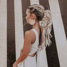 Discover the ultimate guide to 20+ stunning scarf hairstyles that will transform your look on those dreaded bad hair days. Summer Ponytail Hairstyles, Best Hair Wand, Hairstyles Buns, Wedding Ponytail Hairstyles, Summer Ponytail, Wedding Ponytail, Wand Hairstyles, Hairstyles Straight