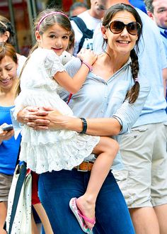 Celebrities and Their Lookalike Kids: Katie Holmes and Suri Cruise Katie Holmes And Suri, John Voight, Moma Museum, Suri Cruise, Popular Actresses