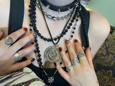 @ashspendstoolongonpinterest  lool #jewellery #emo #punk #goth Necklaces For Layering, Emo Jewelry Aesthetic, Stacking Jewelry Ideas, Alt Punk Fashion, Goth Necklace Layering, Chunky Jewelry Gold, Witchy Jewelry Aesthetic, Trad Punk, Goth Jewelry Aesthetic