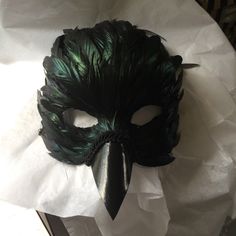 black raven or crow mask made of paper mach base and black feathers. This mask has an elastic band that holds it in place. Please message me with any questions or custom request's. Because it is hand made the mask may very slightly in details. Gay Clothes, Raven Costume, Drag Ideas, Raven Mask, Gothic Mask, Crow Mask, Crow Costume, Fantasy Au, Mask Aesthetic