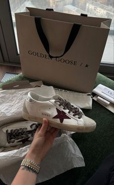 Golden Goose Outfit, Cold Fashion, Pretty Shoes Sneakers, Tv Girl, Shoes Outfit Fashion, Dream Gift, Golden Goose Sneakers, Shoe Inspo, Golden Goose Shoes