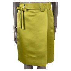 100% authentic Prada wrap skirt in lime silk (100%). Features a embellished bow, belt loops and one slit-pockets in the back with triangle logo. Closes on the front with a concealed button and hooks. Unlined. Has been worn and is in excellent condition. 2019 Spring/Summer Measurements Tag Size 38 Size XS Waist From 76cm (29.6in) Hips From 96cm (37.4in) Length 56cm (21.8in) All our listings include only the listed item unless otherwise specified in the description above. Satin Wrap Skirt, Bow Belt, Miuccia Prada, Triangle Logo, Gianni Versace, Green Silk, Wrap Skirt, A Line Skirts, Lime Green