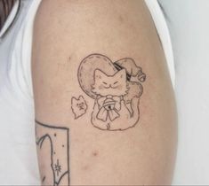 a cat tattoo on the arm and shoulder