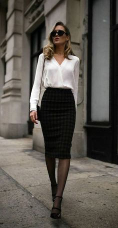 Classy Business Outfits, Outfit Essentials, Fashionable Work Outfit, Woman In Black, Professional Outfits Women, Chique Outfits, Business Outfits Women, Office Outfits Women