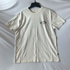 Medium Cream Billabong Surfing Gear Casual Off White Tops With Graphic Print, Casual Off White Graphic Print Tops, Casual Off-white Tops With Graphic Print, Casual Off-white Top With Graphic Print, Casual Off-white Graphic Print Top, Casual Off White Cotton Shirt, Casual Off-white Cotton Shirt, Casual Off-white Cotton Top, Billabong Shirts