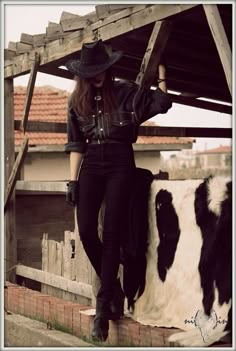 Cowboy Style Outfits, Southern Gothic Fashion, Country Goth, Cocktail Dress Ideas, Urban Cowboy Style, Southern Gothic Aesthetic