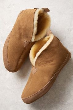 Men's Leo Soft-Sole Australian Merino Sheepskin Slippers Shearling Slippers With Rubber Sole And Closed Toe, Winter Sheepskin Slippers With Rubber Sole, Comfortable Sheepskin Slippers With Leather Sole, Sheepskin Slip-on Slippers With Rubber Sole, Sheepskin Slippers With Leather Sole And Round Toe, Sheepskin Slip-on Slippers For Fall, Comfortable Shearling Slippers With Leather Sole, Cozy Leather Slippers With Suede Lining, Sheepskin Slippers With Rubber Sole And Round Toe