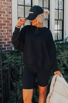 - This textured top is a must-have essential for every trendsetting girlie! - Unlined ribbed material - A crew cut neckline - Long, loose sleeves with fitted cuffs - A relaxed silhouette that ends in a straight hemline Textured Top, Crew Cut, Loose Sleeves, Crew Cuts, Must Haves, Black