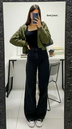 That Girl Wardrobe, Styling Black Flare Pants, Business Casual Outfits Black Pants, Korean Casual Outfits Women, Art Major Aesthetic Outfit, Sophisticated Casual Outfits, Everyday College Outfits, Ootd College, Mode Indie