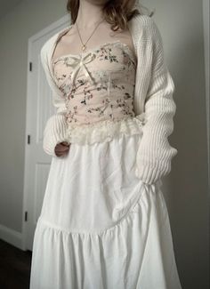 Gloomy Coquette Outfit, Pink And White Outfit, Coquette Outfit Ideas, Long White Skirt, Skirt Outfits Aesthetic, White Skirt Outfits, Modest Girly Outfits, Gloomy Coquette, Coquette Clothing