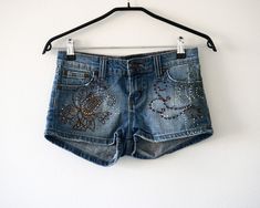 Vintage 1990's jean short in mint condition Waist: 36 cm Hips: 40 cm Length: 22 cm  95 % Cotton 5 % Elastan Cheap Y2k High Waist Jean Shorts, Cheap Y2k Style Short Jeans, Retro Denim Jean Shorts, Cheap Retro Denim Jean Shorts, Cheap Y2k Jean Shorts For Spring, Cheap Y2k Short Jeans, Cheap Blue Y2k Shorts, Cheap 90s Style Jean Shorts For Summer, Affordable 90s Style Short Jeans