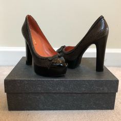 Black Heel With Bow Detail At Toe. Size 6.5 Via Spiga Shoes, Black Heels With Bow, Black Heels, Shoes Women Heels, Shoes Heels, Women Shoes, Heels, Women Shopping, Black