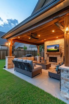 50+ Creative Covered Patio Ideas Attached to House with Fireplace Outdoor Covered Patio, Cozy Farmhouse, Luxury Homes Dream Houses, Back Patio