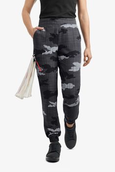 CHEF PERFORMANCE Women's Chef Camouflage Pants, Stretch Chef Pants Women Chef, Chef Coats, Chef Uniforms, Chef Shirts, Chef Pants, Chef Wear, Men's Uniforms, Chef Uniform, Female Chef