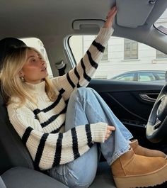 How To Style Uggs, Striped Sweater Outfit, Outfit With Uggs, Looks Pinterest, Skandinavian Fashion, Uni Outfits, Cold Outfits, Looks Street Style