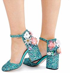 ASOS Daisy Street Glitter Sparkle Floral Block Pumps Heels Shoes Women's Size 9 Pre-Owned / Condition: Excellent Brand: ASOS. Made In China Style: Daisy Street Glitter Sparkle Floral Block Pumps Size: 9 (true size) Color: Aqua Blue, Teal Heel Height: 3" Material: Glitter Synthetic / Soles Man Made Beautiful ASOS glitter pumps are in excellent condition, worn a few times. Shoes have light staining on inner & outer soles, no major wear. See images, No Returns. Gorgeous glitter floral pumps, block Dressed Aesthetic, Casual Heels Outfit, Summer Street Style, Beach Drawing, Floral Pumps, Embellished Heels, Asos Shoes, Glitter Sandals, Glitter Heels