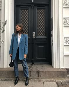 @KendraAlexandra on Instagram Villanelle Style, Denim On Denim, Chique Outfits, Working Women, Looks Street Style, Style Winter, Winter Trends, Jeans Outfit, Looks Chic