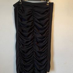 Brand New, With Tags. Never Been Worn! Black Ruffle Skirt, Black Ruffle, Ruffle Skirt, Women Skirts Midi, Midi Skirt, Womens Skirt, Brand New, Skirt, Tags