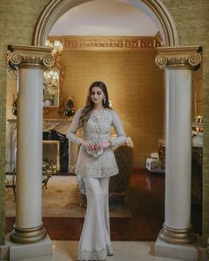 Pakistani Eid Outfits, Shrug Outfit, Eid Outfit Ideas, Bridal Couture Week, Pakistani Women Dresses, Designer Anarkali Dresses, Diwali Outfits, Lehenga Designs Simple, Eid Outfits