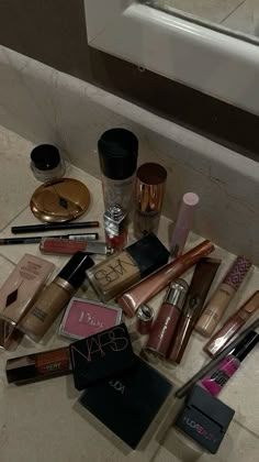 Makeup Bag Essentials, Makeup Is Life, Lewis Capaldi, Makeup Obsession, Luxury Makeup, Makeup Items, Makati, Makeup Essentials, Aesthetic Makeup