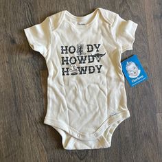 Nwt- Howdy Baby Onesie/ 6-9 Months Purchased Off Etsy Smoke Free Home Baby Onesies For Boys, Western Baby Clothes, Cowboy Nursery, Cricut Baby, Boho Baby Girl, Western Babies, Shower Stuff, Boy Stuff, Future Family