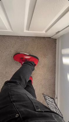 Fall Drip Outfits Men, Black Jordan Shoes With Red Sole For Streetwear, Red And Black Guy Outfits, Fake Snap Boy Shoes, Nike Tech Fleece Red Drip, Black Nike Tech Fleece Drip, Dunks Outfit Woman, Praying Hands Tattoo Design, Red Video