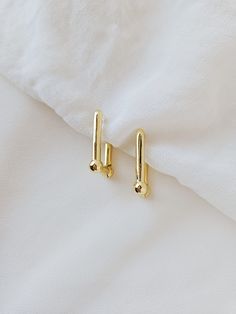 Minimalist Oblong Huggie Earrings, Gold Paperclip Hoop Earrings As Gift, Minimalist Oblong Hoop Earrings As Gift, Minimalist Oblong Hoop Earrings For Gifts, Oblong Minimalist Hoop Earrings As Gift, Minimalist Paperclip Hoop Earrings For Everyday, Minimalist Paperclip Hoop Earrings For Everyday Wear, Minimalist Paperclip Hoop Earrings For Gift, Minimalist Rectangular Huggie Earrings Gift