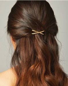 Make your barrette a double. The Erin Barrette is almost like an optical illusion... once you put it in your hair, it looks like you're wearing two barrettes criss-crossed! If we didn't know any better, we'd say that's magic. X-shaped barrette Recommended for a half ponytail or full ponytail Ideal for medium to thick hair Recycled brass Small combs built into the back of the barrette for a secure hold Slider closure Store this safely in its pouch Recommended for wear on clean and dry hair Size: Full Ponytail, Glowing Hair, Half Ponytail, Work Hairstyles, Happy Hair, Hair Strand, Pinterest Pin, Gold Hair, Optical Illusion