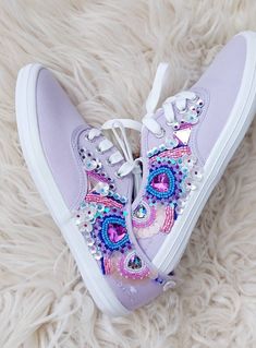 Beautiful slippers with hand work and decoration, size 38, decorated in a parisian style, PERSONALIZED shoes. Handmade Shoes Pattern Embroidery, Beaded Tennis Shoes, Beaded Shoes Diy, Embelish Shoes, Mosiac Shoes, Embroided Shoes, Embroidery On Shoes, Embroidery Slippers, Shoes Beaded