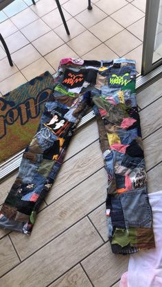 Denim Diy Clothes, Ropa Upcycling, Custom Jean, Patchwork Pants, Grunge Jeans, Alt Clothes, Black Men Street Fashion, Diy Clothes Design