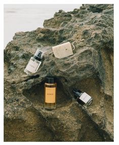 Skincare Marketing, Rock Photoshoot, Beach Skincare, Skincare Products Photography, Rock Aesthetic, Jewelry Photography Styling, Candles Photography, Cosmetics Photography, Shot List