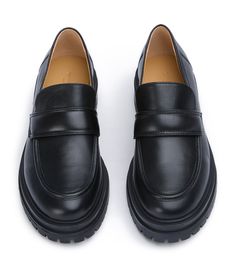 Stand-out from the crowd with our Wiz loafer. Showcasing a classic black leather exterior, this design features an exaggerated chunky sole with a sleek rounded toe-shape, a high-cut vamp and is finished with a leather upper, lining and cushioned foot-bed. -Material: Leather Upper & Lining -Sole: Man-Made -Fit: We recommend choosing a half size down -Toe-shape: Rounded -Features: Chunky sole -Heel: 4.5cm Thigh High Boots Flat, Metallic Shoes, Tony Bianco, Bow Heels, Low Boots, Slingback Shoes, Foot Bed, How To Stretch Boots, Women's Loafers