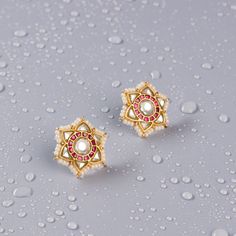 Our Zuri Star Kempu Studs are crafted in the highest quality of moissantes and semi-precious stones and detailed on the rims with mini pearls. They look great on their own and add a touch of festive sparkle for anyone. They are great for gifting and are sure to bring a smile on anyone's face who is adornign themselves in yamoona. White Star-shaped Formal Jewelry, Elegant Star-shaped Wedding Jewelry, White Star-shaped Jewelry For Wedding, Star-shaped White Wedding Jewelry, White Star-shaped Wedding Jewelry, Custom Jewellery, Bespoke Jewellery, Jewelry Manufacturers, Semi Precious Stones