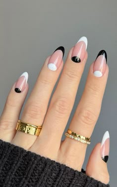 Almond Nail Art Black And White, Black Edge Nails, March Nails, Minimalist Nail, Nails Today, Minimal Nails, Almond Nails Designs, Gym Inspo