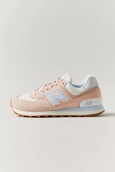 New Balance 574 Women's Sneaker FLASH SALE RARE FIND - LAST CHANCE TO OWN LIMITED TIME ONLY BRAND NEW IN BOX WOMEN'S SIZE US 6 / UK 4 / EUR 36.5 / CM 23 WL574NE2 (ROSE) AUTHENTIC NEW BALANCE MERCHANDISE (WE ONLY SELL 100% GENUINE PRODUCTS) This item is Final Sale. (Returns are not offered so please be sure of your size. Check the New Balance official shoe sizing chart online if needed.) Ships double boxed (shoes in their original box are then placed inside a shipping box) from a clean, smoke-fre New Balance 574 Women, New Balance 574 Pink, New Balance 574 Grey, New Balance 574 Womens, Official Shoes, Running Design, Water Sea, New Balance 574