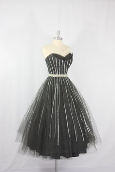 50s Prom Dresses, 1950s Dresses Vintage, 50s Party, Vintage Fashion 1950s, Party Frocks, Alternative Wedding Dresses, Fashionably Late, Vintage Black Dress, Fashion 1950s