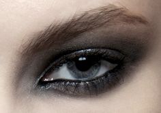 Dark Grey Eyeshadow, Dark Grey Makeup, Colorful Goth, Black Eye Shadow, Dark Grey Eyes, Grey Smokey Eye, Eyeshadow Black, Grey Makeup, Fairy Wren