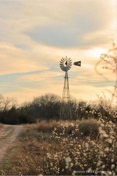 City Country Aesthetic, Texas Landscape Photography, Rural Texas Aesthetic, East Texas Aesthetic, Texas Astethic, Texas Aesthetic Wallpaper, Strings Aesthetic, Windmill Aesthetic, Old Country Aesthetic