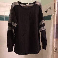 Nwot- So Cute For Lounging Or Casual Wear. Sporty Black T-shirt For Fall, Black Long Sleeve T-shirt For Loungewear, Black Long Sleeve Loungewear T-shirt, Sporty Black Tops For Layering, Long Sleeve Tee, Black Gray, So Cute, Casual Wear, Black And Grey