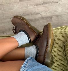 Brown Doc Martens, Shoes And Socks, Dr Shoes, Fall Fits, Shoes Brown, Winter Trends, Mode Inspo