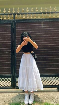 White Skirt Outfits, Simple Style Outfits, Mode Hippie, Long Skirt Outfits, Elegante Casual