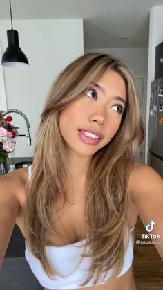 Blonde On Asian Skin, Balayage Hair Beige Blonde, Curtain Bangs Blonde Highlights On Brown Hair, Chloe Kim Hair, Hair Ideas For Asians, Asian Hair Color Blonde, Asian Natural Balayage, Asian Dyed Hair Blonde, Blonde Asian Hair Tan Skin