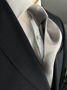 Solid ties are beautifully paired with the more busy of patters of bold stripes and heavy plaids. However, there is something so understated and elegant about a solid tie with a solid suit. Whether that be navy, charcoal or black a silver tie fits well with a white shirt and even a navy blazer with jeans. Silver necktie can also be used with formal wear.