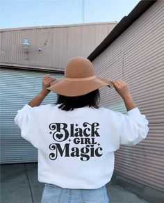 "Black Girl Magic Sweatshirt, Black History Month Sweatshirt, No Bad Vibes Sweatshirt, VSCO Sweat, Positive Trendy Sweat, Oversize Sweatshirt ~ Printed in USA ~ ~ Gildan ~ HOW TO ORDER Please review all the pictures for size chart and color options before making a decision. 1) Choose the t-shirt color (see the color chart and message me if the color you want is not available on the drop down) 2) Choose the t-shirt size 3) Choose the design/text color (Black or White) 4) Choose the quantity 5) Cl Sweat Oversize, No Bad Vibes, Preppy Sweatshirts, Aesthetic Sweaters, Aesthetic Sweatshirt, Oversize Sweatshirt, Sweatshirt Aesthetic, Nature Tees, Sweatshirt Trendy